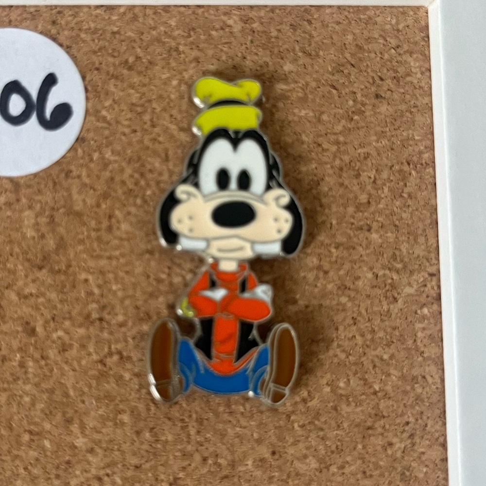 Disney Goofy Pin